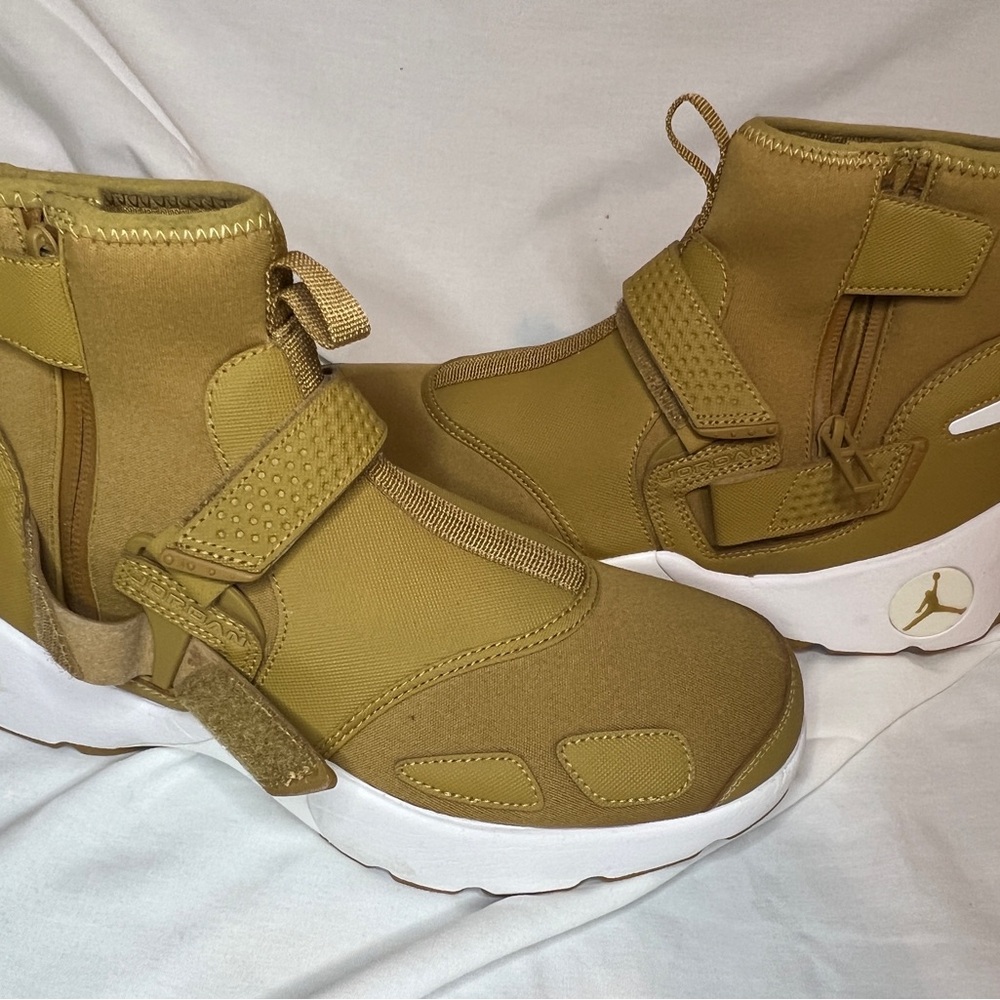 Jordan Sneakers - Rare Color - Brand New - Never Worn